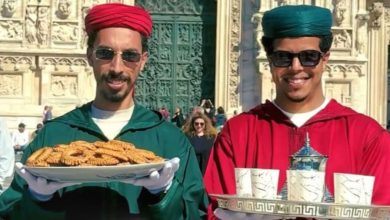 سعيد ووديع يوزعان الشاي والكعك المغربي في شوارع إيطاليا