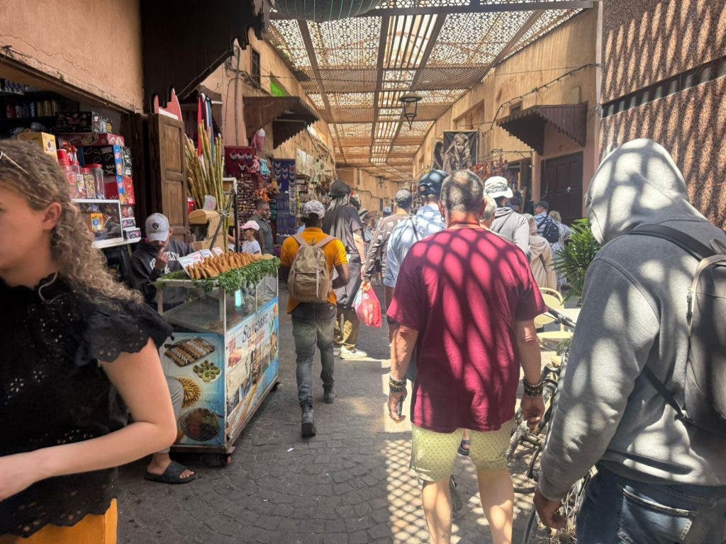 صور توثق الفوضى عارمة بحي "درب ضباشي" بمراكش
