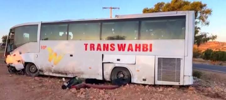 حادثة سير مروعة بتمنار..8 قتلى و20 مصابًا جراء اصطدام حافلة للمسافرين بسيارة (صور)