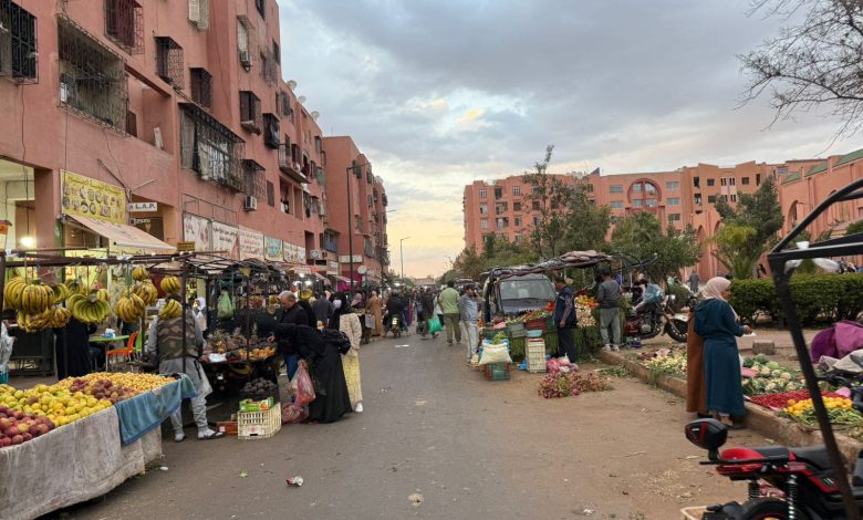 فوضى احتلال الملك العمومي بشارع الأحباس بمراكش.. من المستفيد ومن المسؤول؟! (صور)