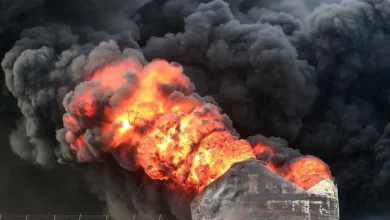 أفيخاي أدرعي يدعو لإخلاء الموانئ اليمنية.. والحوثيون يهددون بالرد