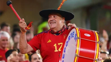 إسبانيا.. وفاة “مانولو” أشهر مشجع للمنتخب الإسباني “لا روخا”