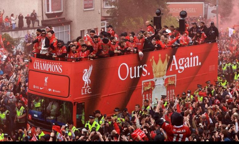 حادث دهس يفسد احتفالات جماهير ليفربول بلقب الدوري