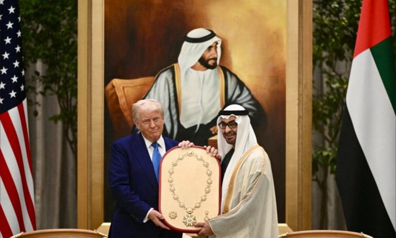 محمد بن زايد يمنح ترامب “وسام الشيخ زايد”