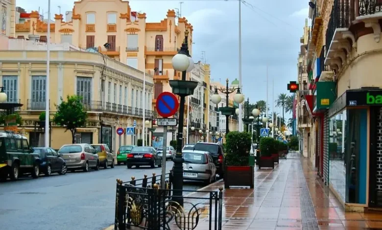 مستشار مليلية المحتلة يتهم الحكومة الإسبانية بإهمال احتياجات المدينة لصالح مشاريع خارجية