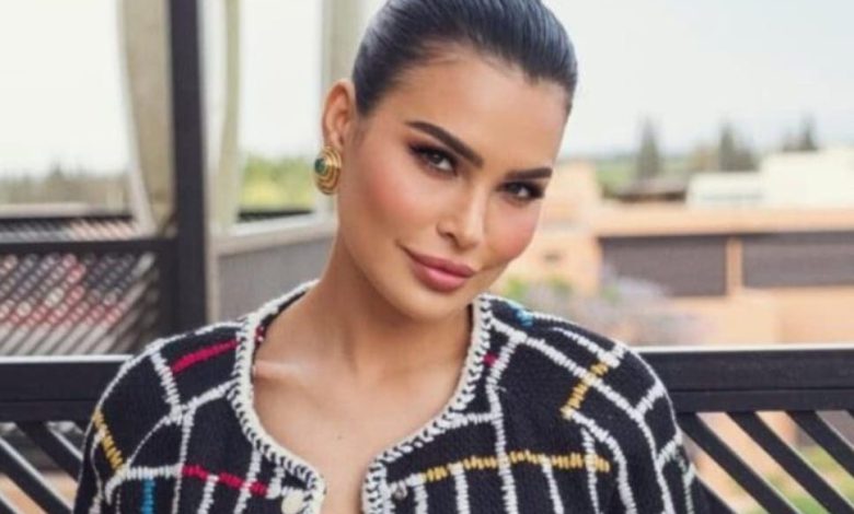 زوجة رئيس “الفيفا” تتألق بقلادة مميزة من توقيع مريم الأبيض تجسد خريطة المغرب (صورة)