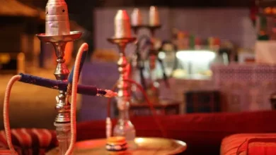 أزرو.. محل "شيشة" يثير الجدل وسط شبهات بخرق القانون واستقواء بصاحب نفوذ