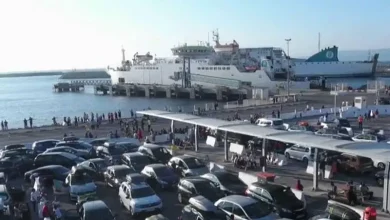 ازدحام خانق في ميناء طنجة بعد فرض غرامات على رخص السياقة المغربية بمعبر سبتة المحتلة