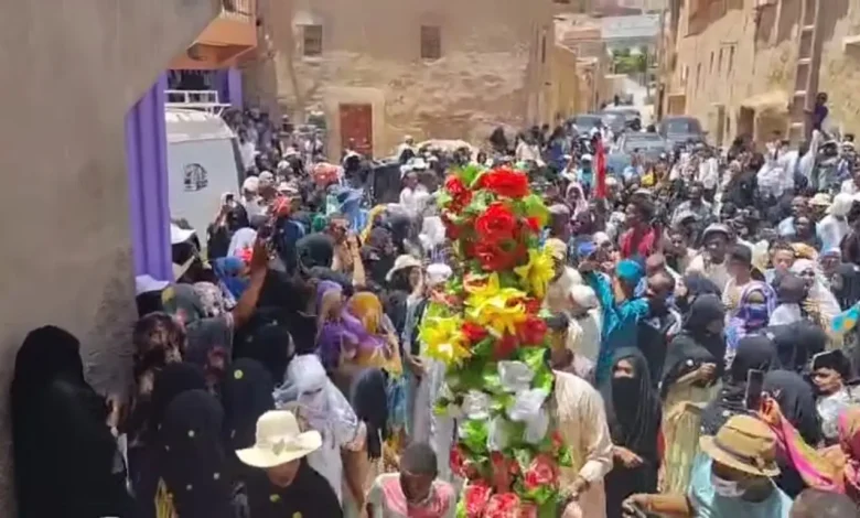 طاطا.. الناشط مولاي لحسن الجعفري يغادر السجن ويُستقبل بحفاوة في مسقط رأسه بأقا