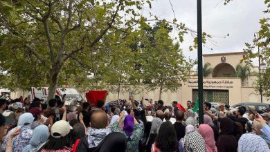 مغاربة يتظاهرون أمام السفارة المصرية بالرباط تضامناً مع غزة ومطالبة بفتح المعابر