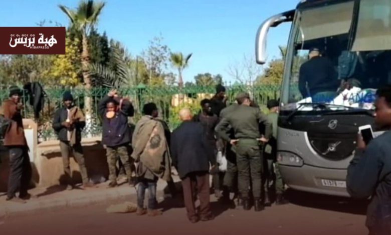 بني ملال تستقبل حافلة تقل مهاجرين أفارقة و تثير استياء الساكنة